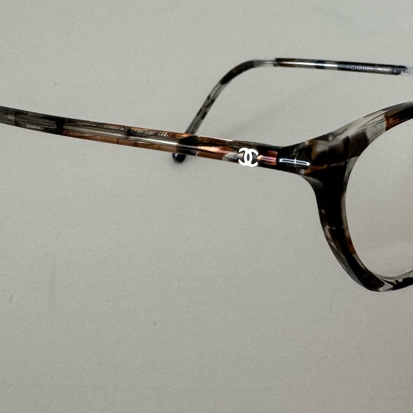 EYEGLASSES - Picture 8 of 9